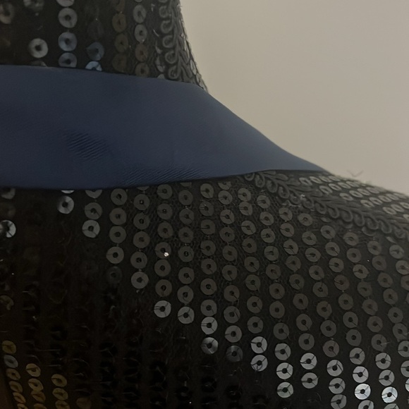 Lace gown - Picture 8 of 9